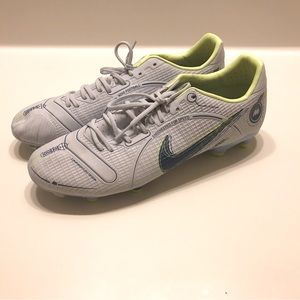 Nike Mercurial Superfly 8 Academy Multi-Ground football boots